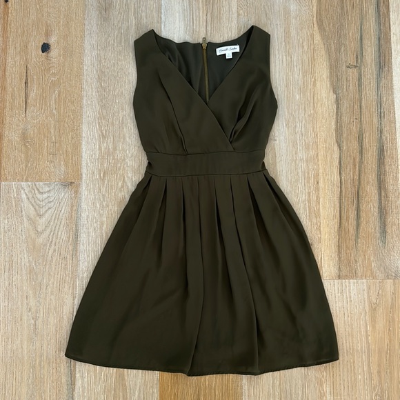 Emerald Sundae Dresses & Skirts - Fit and Flare Dress size 3